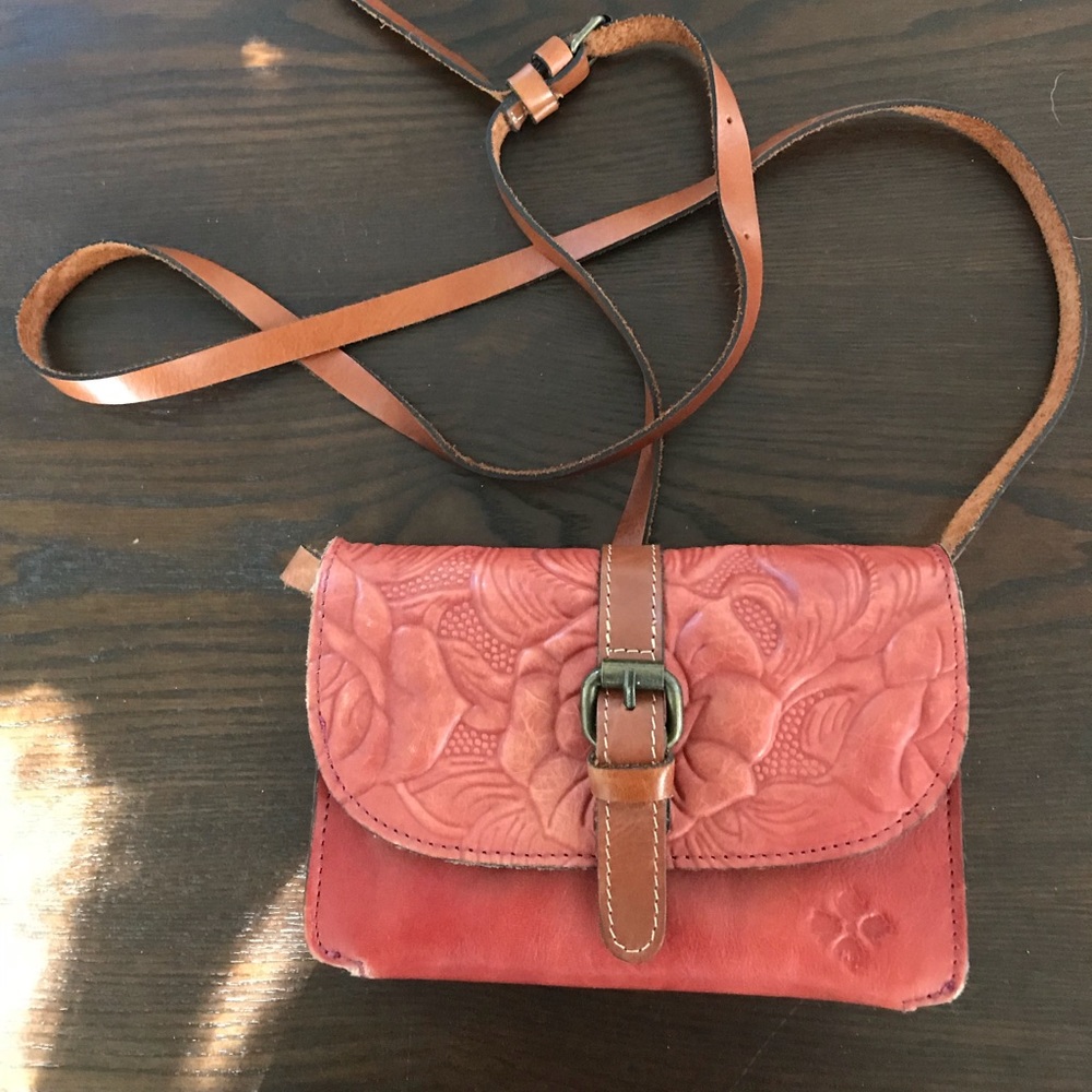 Soft pink leather purse with great detail
